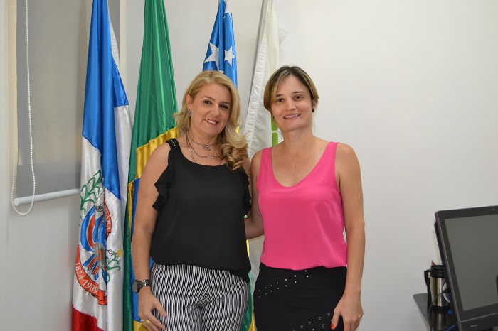 Coordenadora regional de educação, Julice Ferreira, e a diretora-geral, Aline Barroso